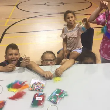 students build dream catchers